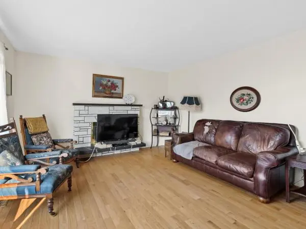 Kamloops, BC V2E 1K3,854 GLENEAGLES DRIVE