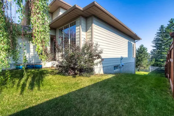 Calgary, AB T3H 2S9,105 Straddock CRES SW