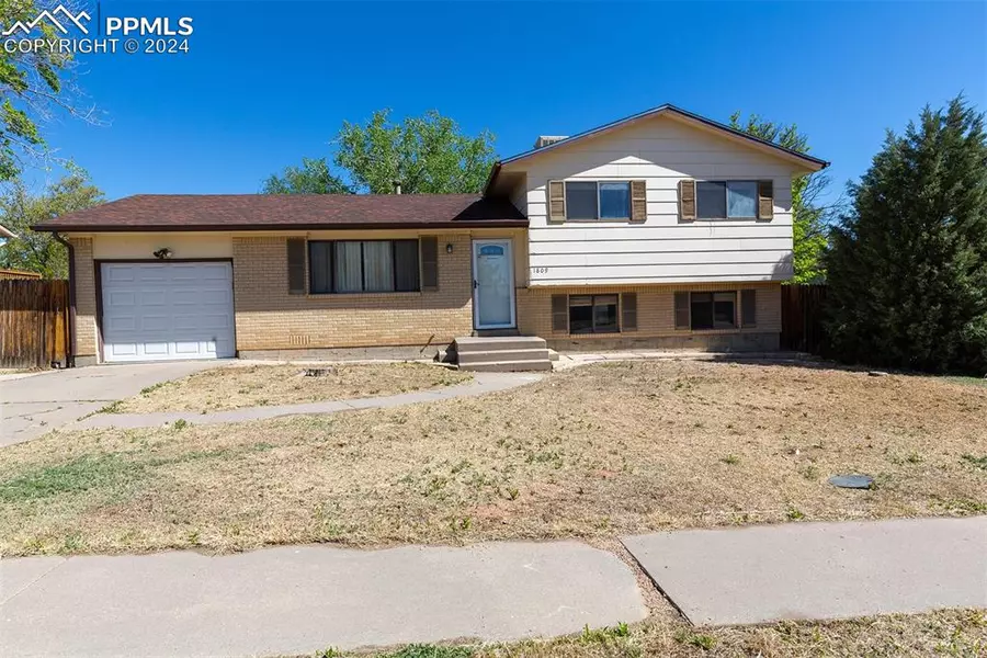 1809 Pioneer RD, Pueblo, CO 81008