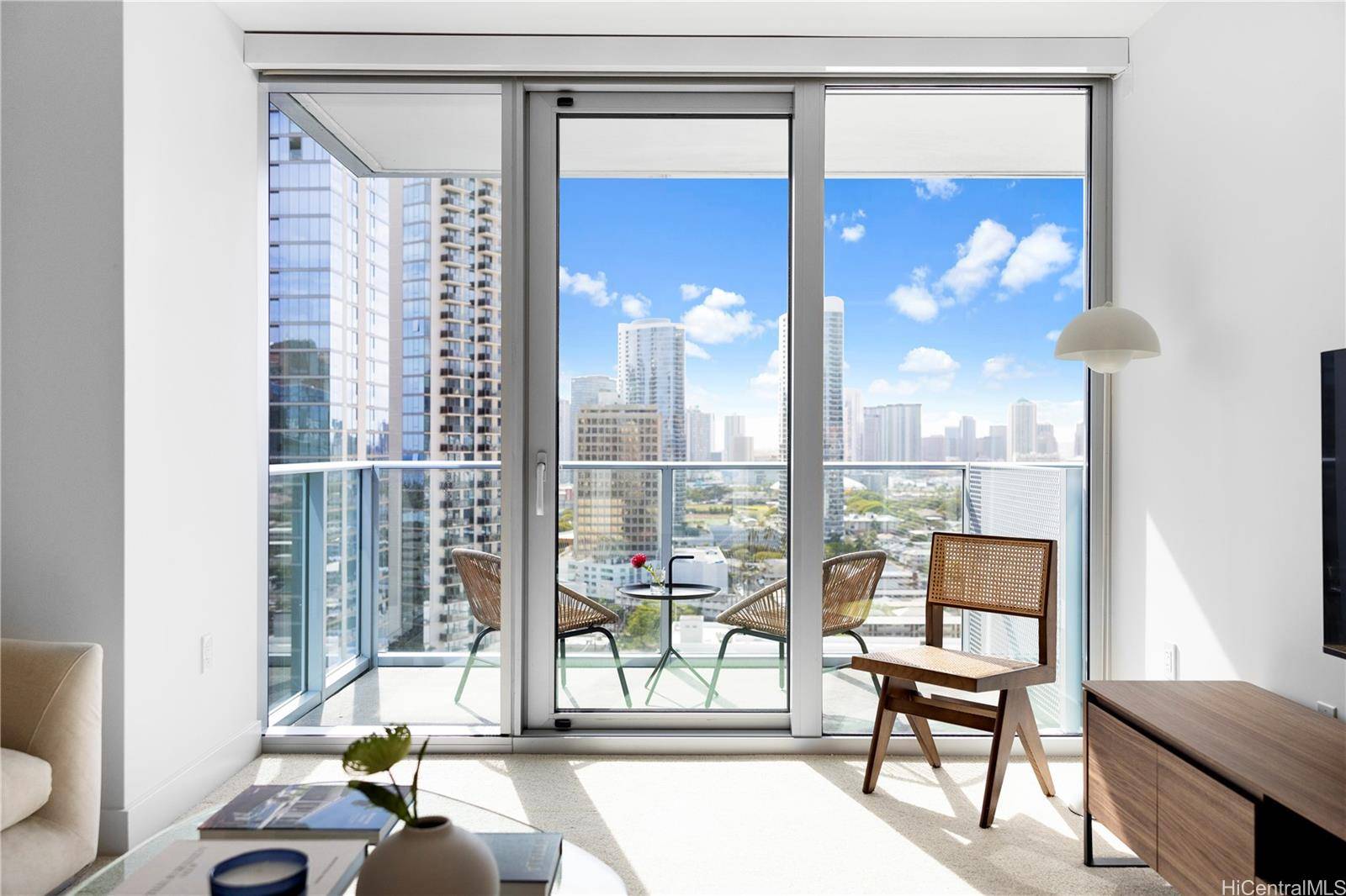 Honolulu, HI 96814,629 Keeaumoku Street #1902