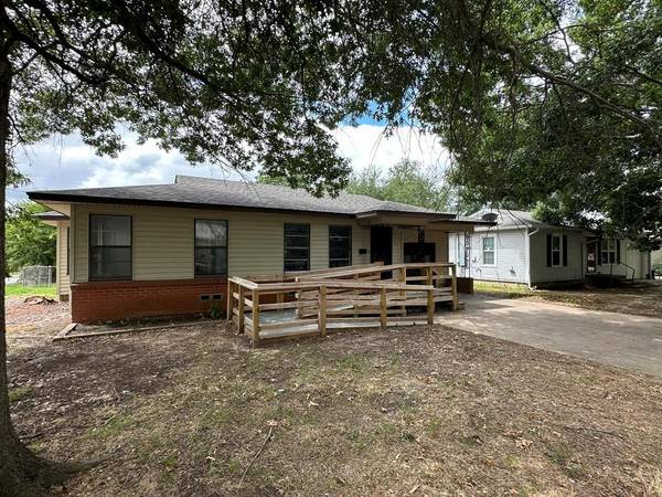 818 E Summit Street, Sherman, TX 75090