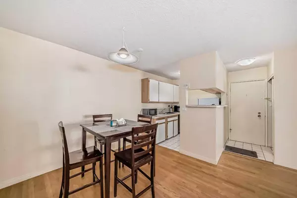 Calgary, AB T2N 0Z3,1411 7 AVE NW #215