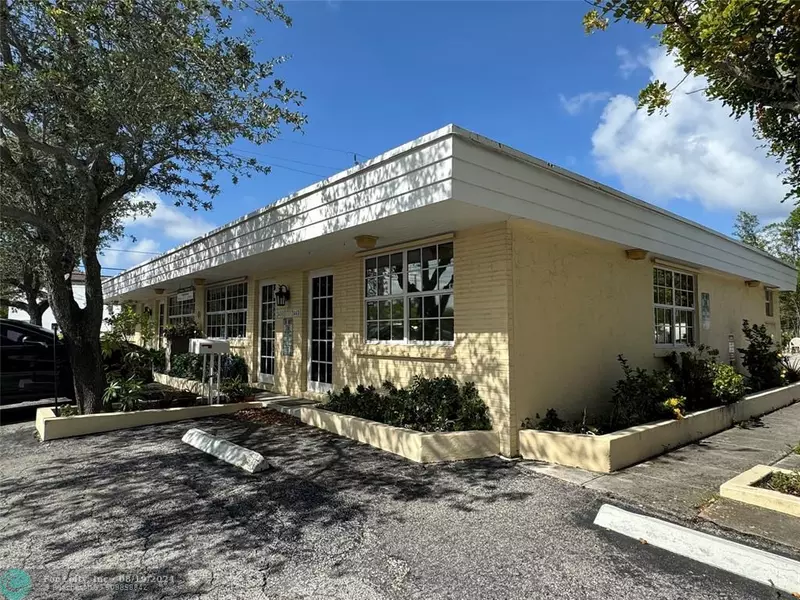 2450 NE 13th Ave, Wilton Manors, FL 33305