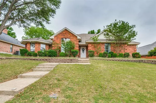 608 Dartbrook Drive, Desoto, TX 75115