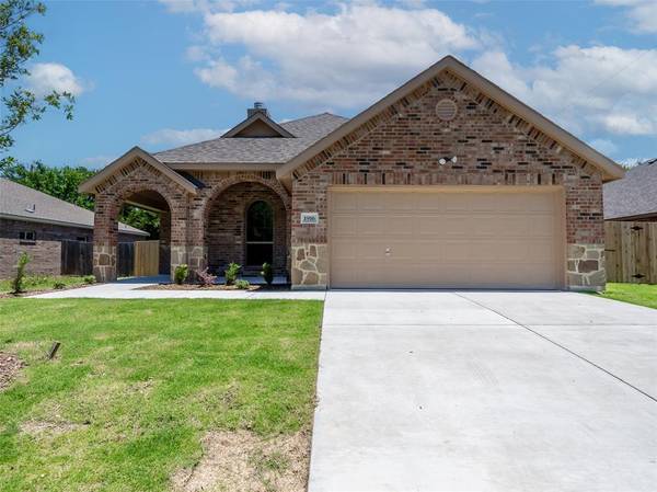 1916 CARRINGTON Drive, Glenn Heights, TX 75154