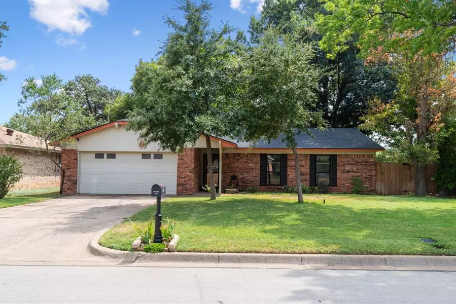 412 W Cedar Street, Arlington, TX 76011