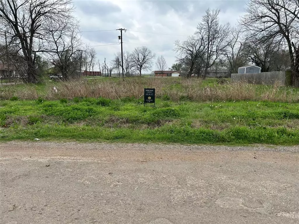 Honey Grove, TX 75446,604 Pacific Street E