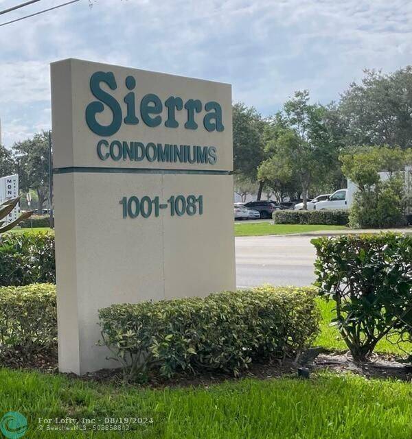 Stuart, FL 34994,1081 SE Monterey Rd  #3-8