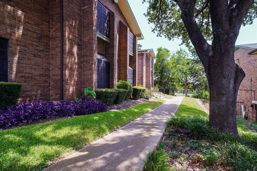 2505 Wedglea Drive #116, Dallas, TX 75211