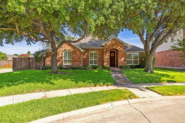 5704 Pinecrest Court,  Mckinney,  TX 75070