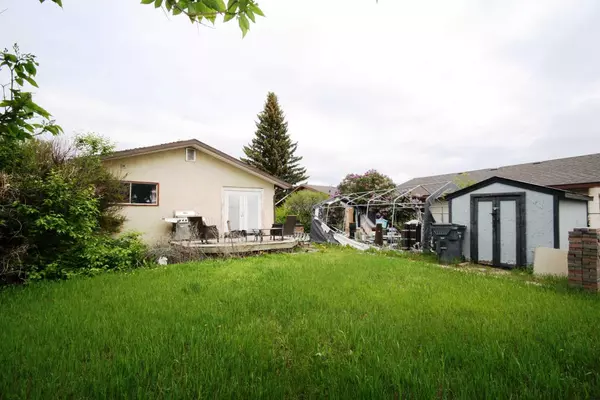 Medicine Hat, AB T1B 2W5,42 Ewart CRES SE