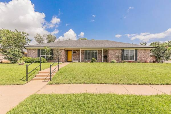 3401 Peachtree Lane, Pantego, TX 76013