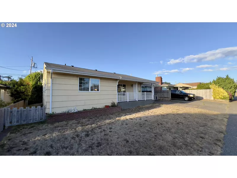 932 NOBLE AVE, Coos Bay, OR 97420