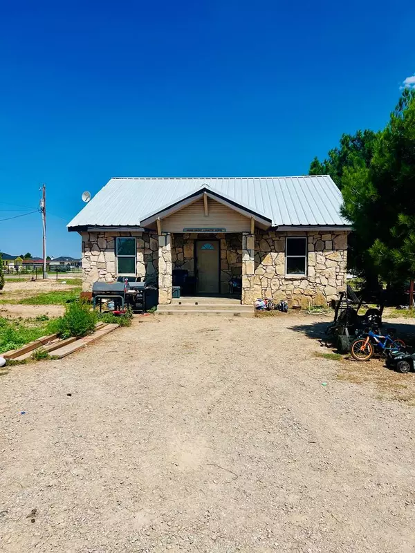 10956 Glass Rd, San Angelo, TX 76901