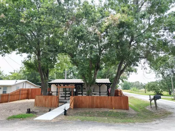 402 E Virginia, Seadrift, TX 77983