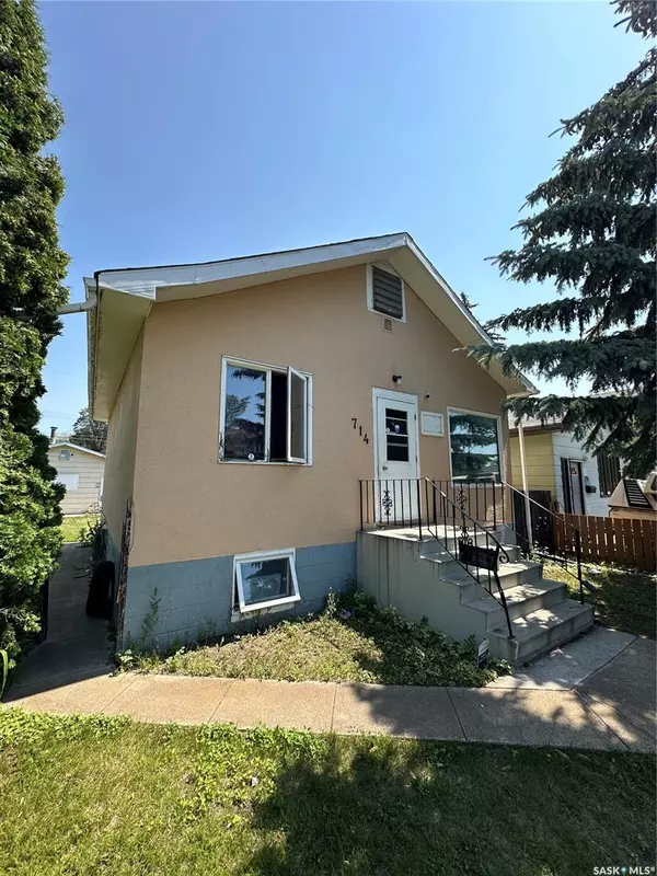 714 N AVENUE S, Saskatoon, SK S7M 2N9