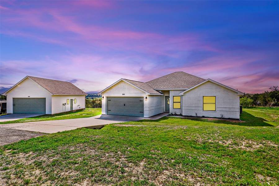 2901 Steepleridge Circle, Granbury, TX 76048