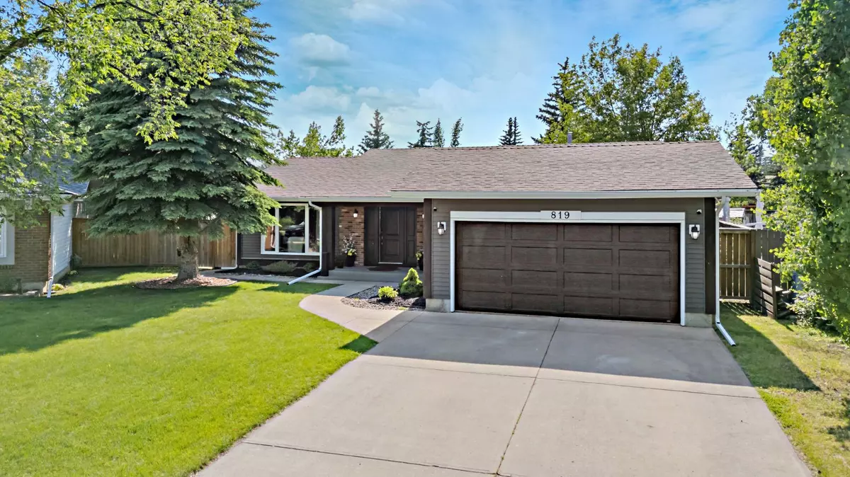 Calgary, AB T2W 2T9,819 Woodpark WAY SW