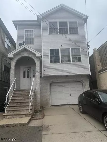 1031 E Grand St, Elizabeth City, NJ 07201