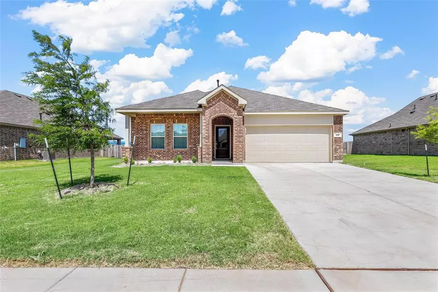 220 Coconut Drive, Azle, TX 76020