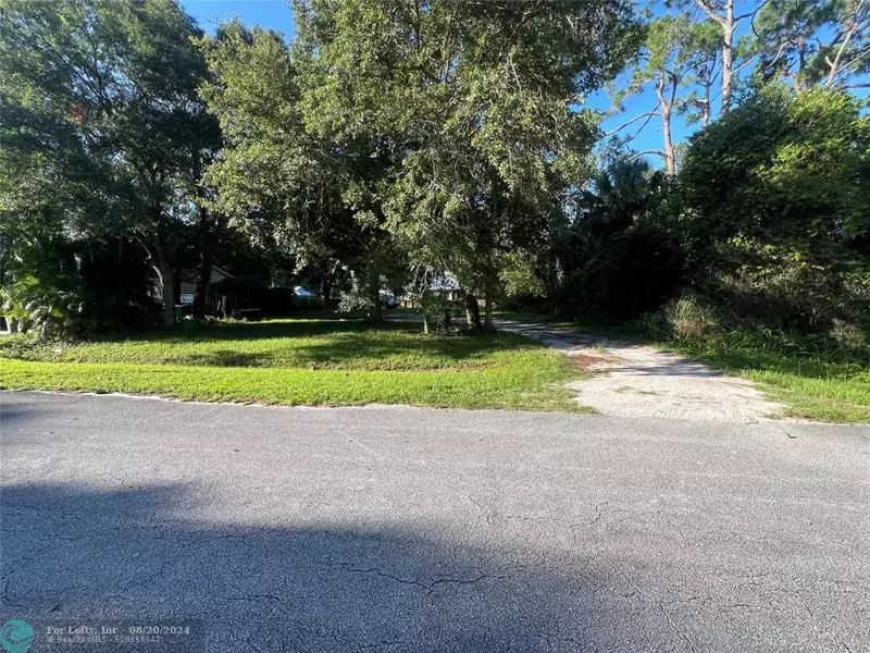 8003 HIBISCUS RD, Fort Pierce, FL 34951