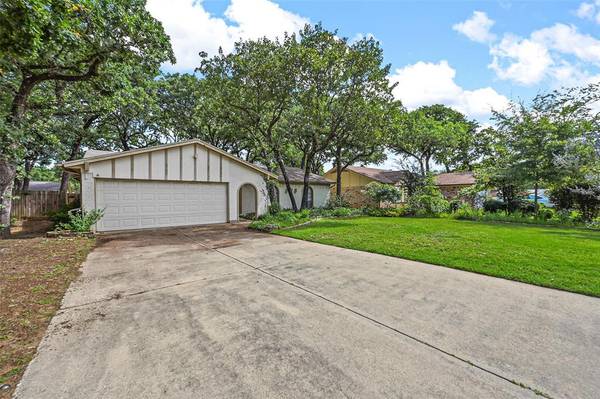 5603 Shady Hill Lane, Arlington, TX 76016