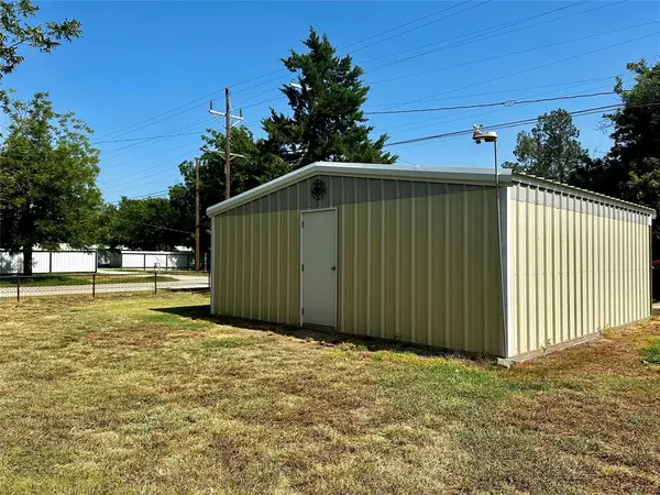 Seymour, TX 76380,109 N Foley Street