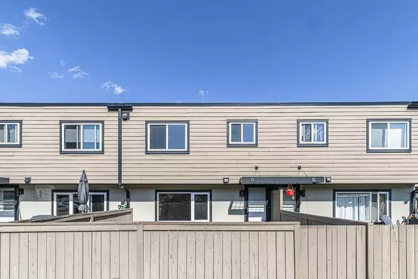 Calgary, AB T3H 3H4,3809 45 ST SW #11