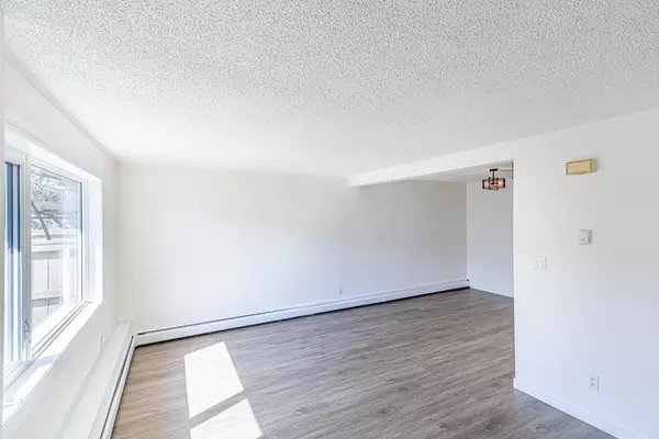 Calgary, AB T3H 3H4,3809 45 ST SW #11