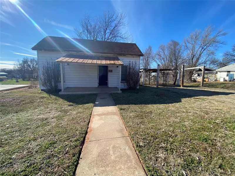 313 N 7th Street, Sayre, OK 73662