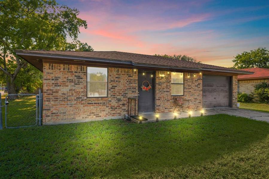 709 N 1st Street, Sanger, TX 76266