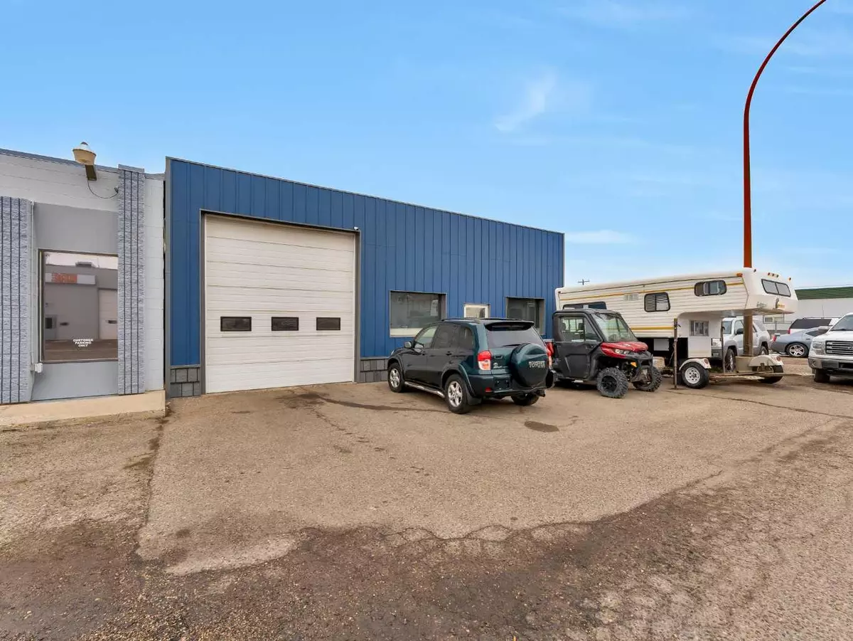 Medicine Hat, AB T1A 4X8,838 17 ST SW