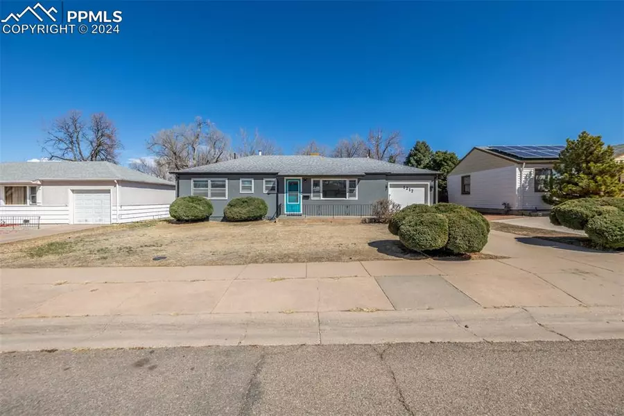 1217 Alexander CIR, Pueblo, CO 81001