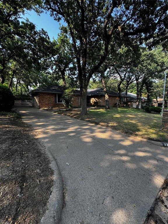 2201 Twin Elms Drive, Arlington, TX 76012