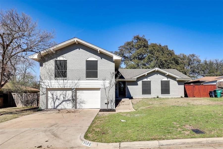 3528 Walton Avenue, Fort Worth, TX 76133