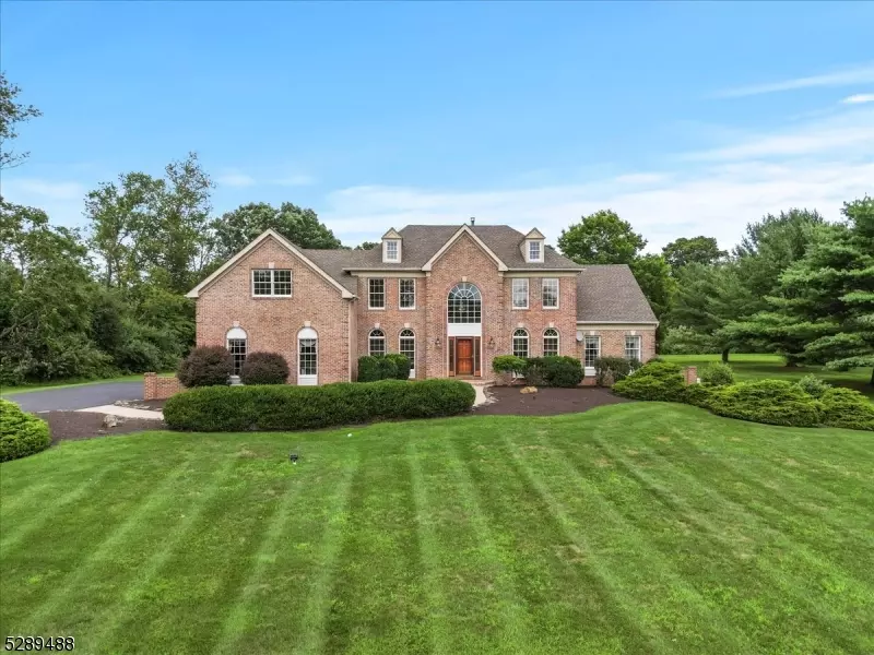 12 Woods Edge Rd, Holland Twp., NJ 08848