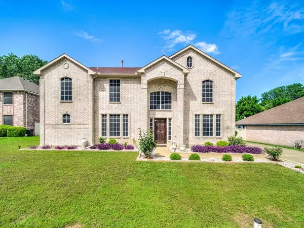 1260 Estate Lane,  Desoto,  TX 75115