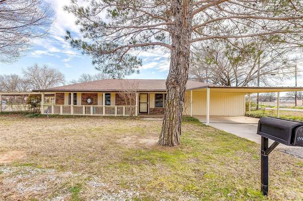 1320 Hutchins Lane,  Reno,  TX 76082