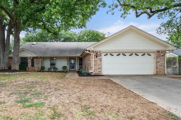 3705 Teal Lane, Bedford, TX 76021