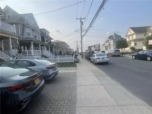 Rockaway Park, NY 11694,241 Beach 118th ST