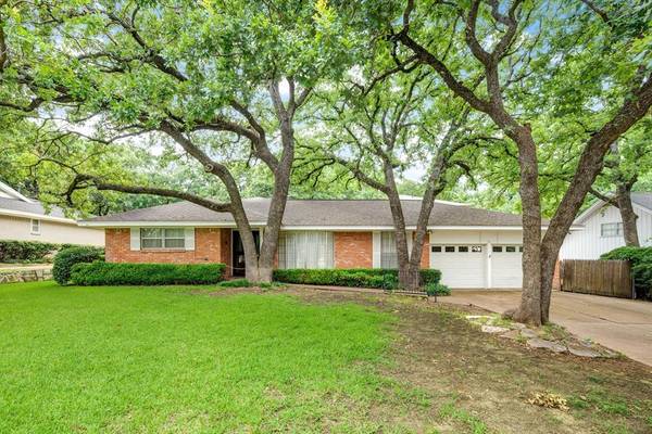 3107 Woodford Drive, Arlington, TX 76013