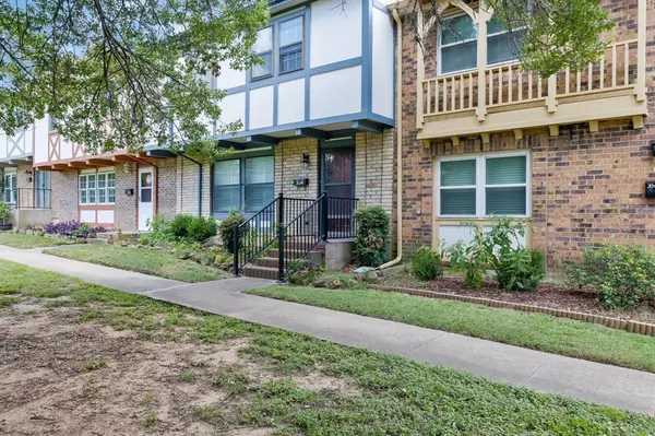 Arlington, TX 76013,354 W Westview Terrace