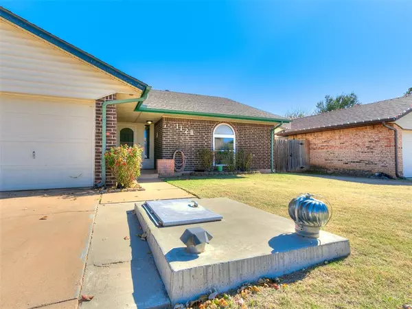 Moore, OK 73160,1120 Kings Court