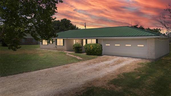 713 E Pace Street, Frost, TX 76641