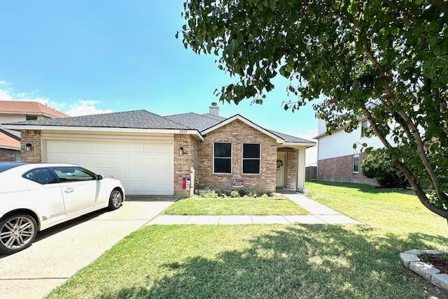 2033 W Grove Lane, Grand Prairie, TX 75052