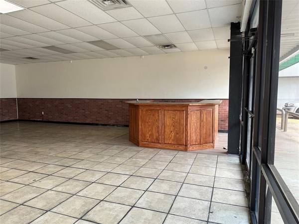 Weatherford, TX 76086,1407 S Main Street #200