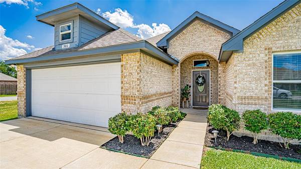 301 Virginia Drive,  Palmer,  TX 75152