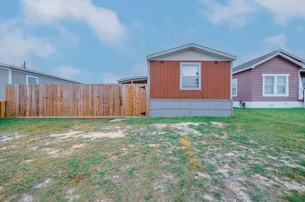 114 Tropical Breeze, Aransas Pass, TX 73336