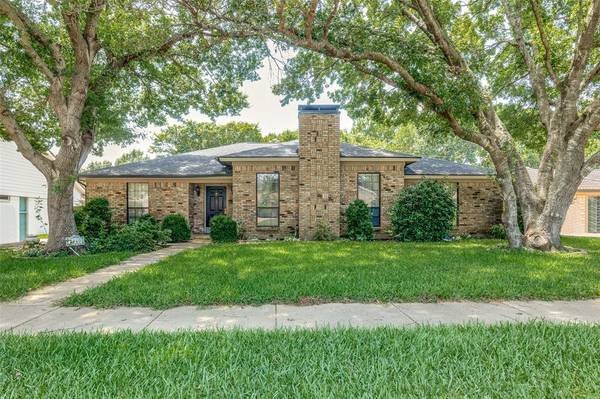 2940 S Creekwood Drive,  Grapevine,  TX 76051