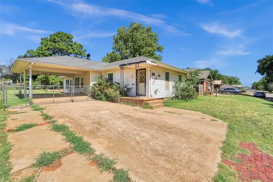 211 S Boone Avenue, Elk City, OK 73644